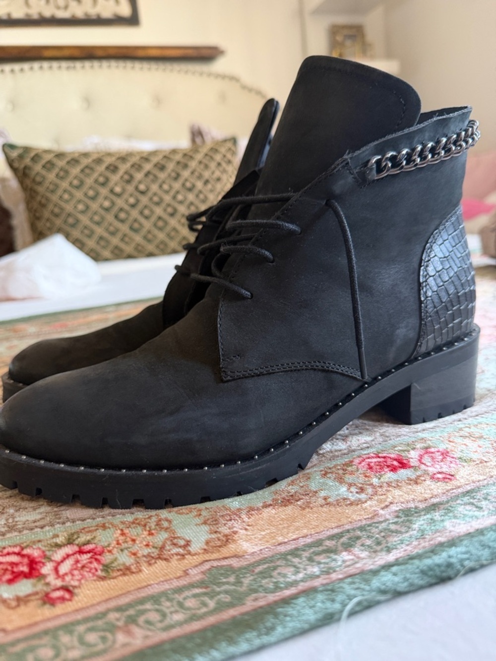 Vintage Foundry Co|Women’s Black Lace-Up Ankle Boots w/Chain Detail|Size 9| EUC